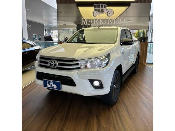 TOYOTA HILUX 2.8 SR 4X4 CD 16V DIESEL 4P AUTOMÁTICO TOYOTA HILUX 2.8 SR 4X4 CD 16V DIESEL 4P AUTOMÁTICO